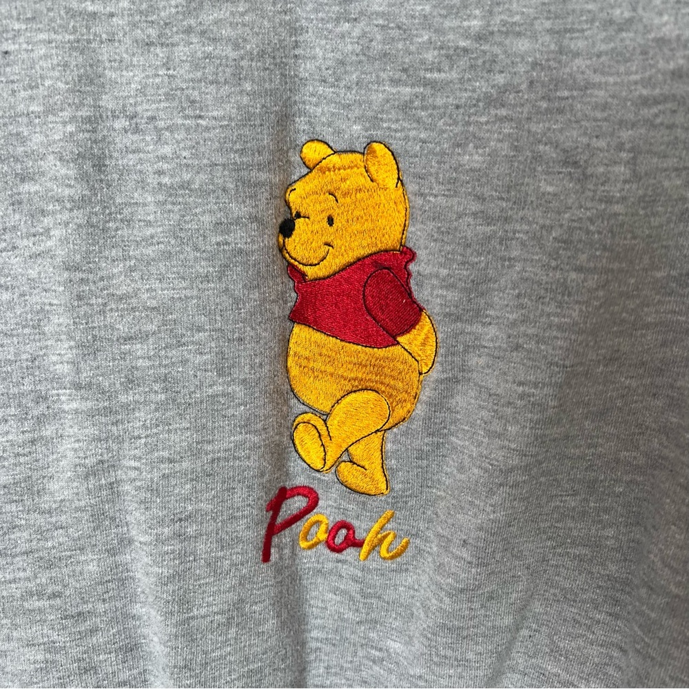 Winnie The Pooh Cartoon Disney Embroidered Gray Crewneck Sweatshirt XL 90s Y2K - Picture 2 of 8